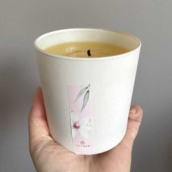 Thymes Magnolia Willow Candle - 227g / 8oz 🇺🇸 - Picture 2 of 6